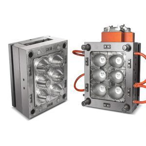 Six cavity injection mould