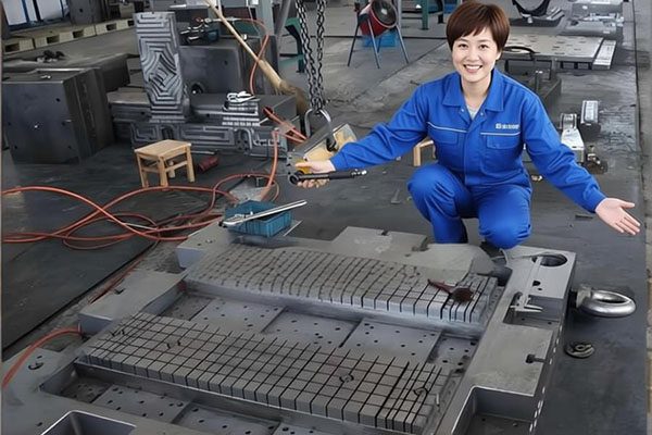 How to Choose an Injection Mold for Large Plastic Parts